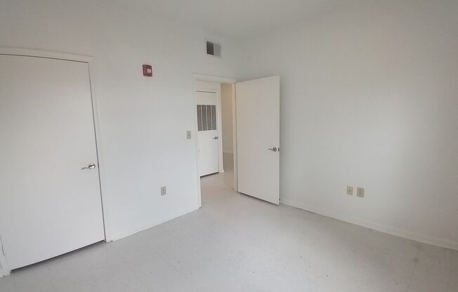 2 beds, 1 bath, 700 sqft, $919