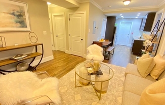 3 beds, 1.5 baths, 900 sqft, $3,850, Unit 2