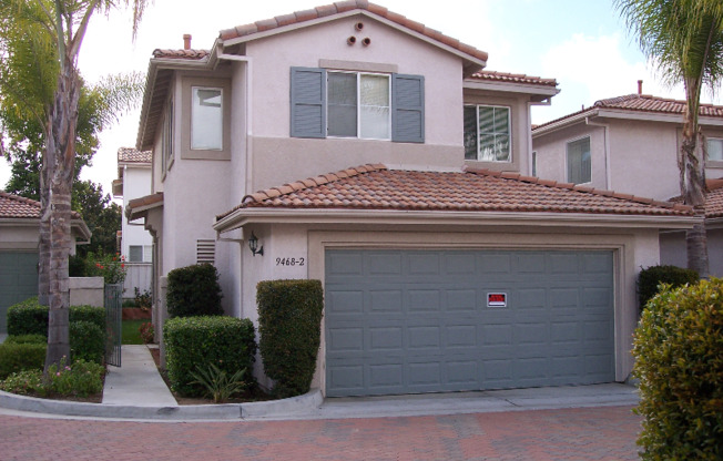 9468 COMPASS PT DR S