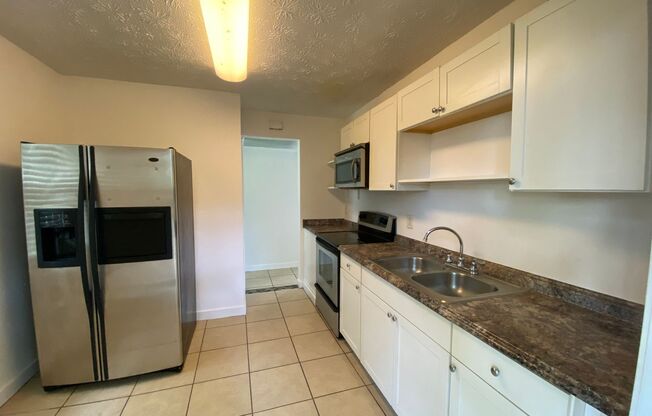 1 bed, 1 bath, 500 sqft, $895, Unit 3041 Belden Street