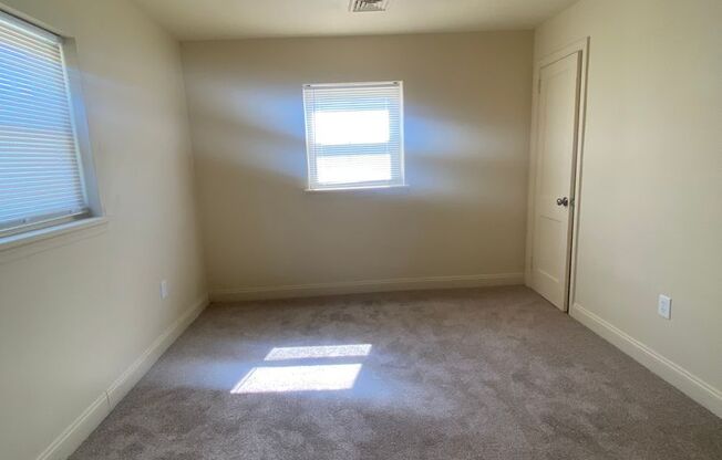 2 beds, 1 bath, $1,100, Unit 1026BCA