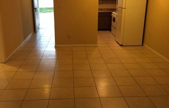 2 beds, 1 bath, 550 sqft, $1,100, Unit A