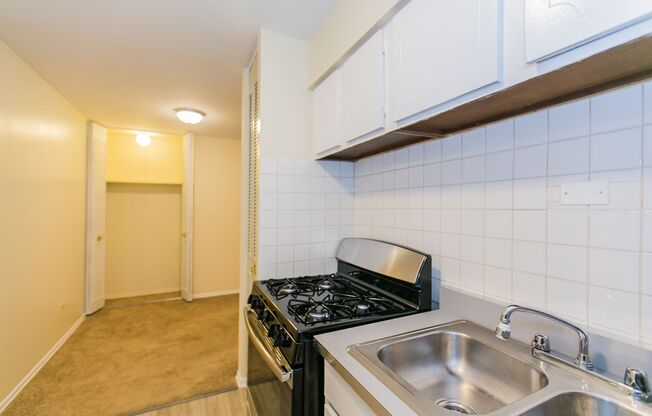 1 bed, 1 bath, 700 sqft, $1,695, Unit 428