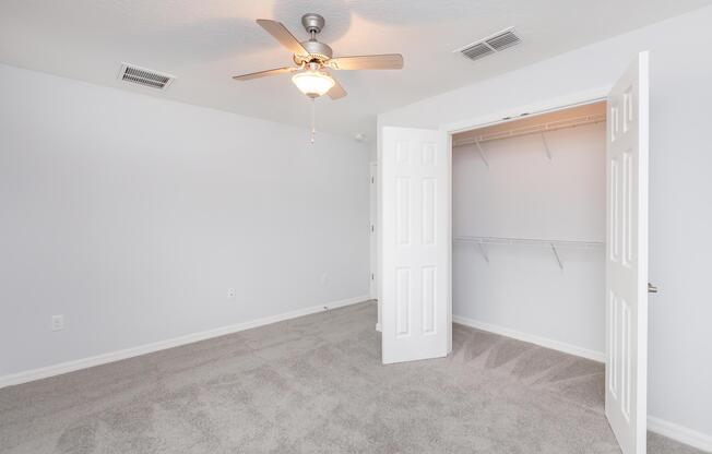 LARGE CLOSETS IN SPRING HILL, FLORIDA