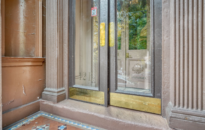 12 E MT VERNON PL