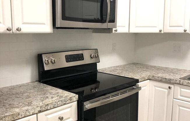 2 beds, 1 bath, 695 sqft, $2,430