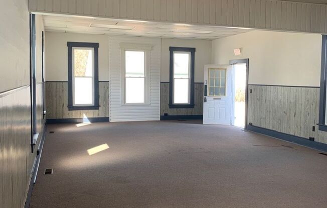COMMERCIAL PROPERTY! Large showroom!  Great business space with room for whatever you can dream up!