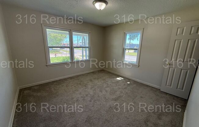 $1100 - 2 bed 1 bath - Single Family Home