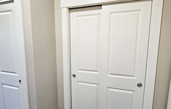 Studio, 1 bath, 596 sqft, $1,350, Unit 207