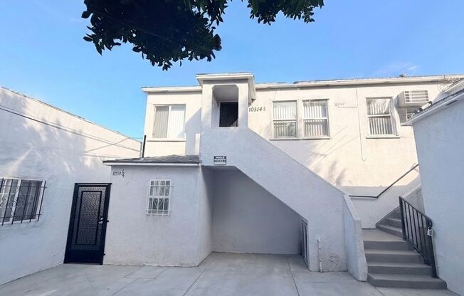 10514 1/2 S VERMONT AVE