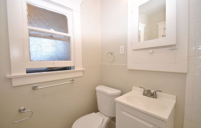 1 bed, 1 bath, $2,400, Unit 312 Temple Ave Unit B