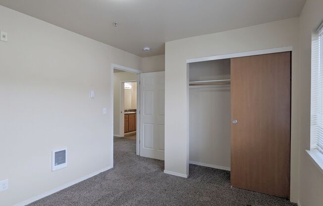 3 beds, 2 baths, 1,180 sqft, $1,585, Unit E304