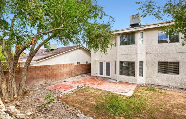 4 beds, 2.5 baths, $2,000