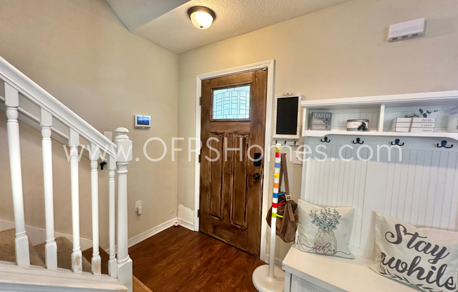 4/2.5 with half off First Month's Rent! Crestview Home.