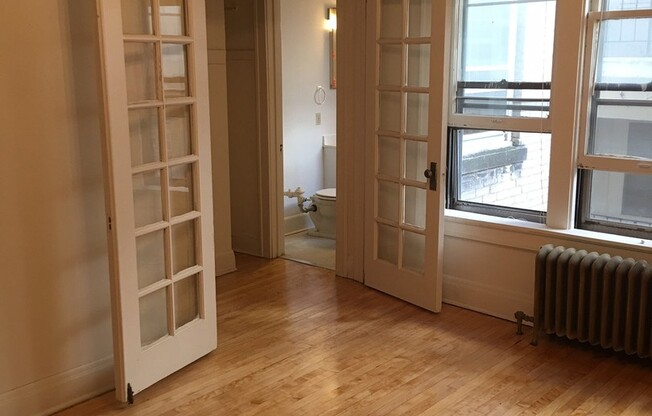 Studio, 1 bath, $875, Unit 37