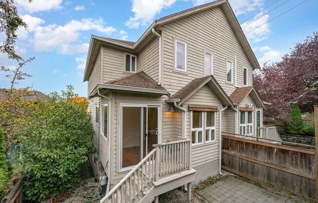 2Bd/2Ba Seattle Townhouse