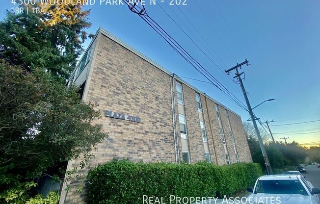 4300 Woodland Park Ave N