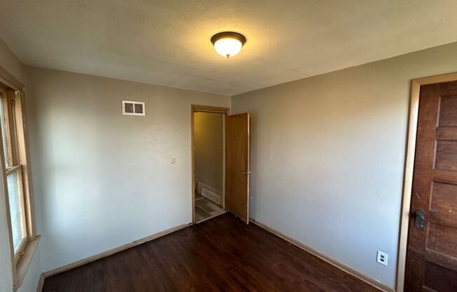 3 beds, 1 bath, $1,295