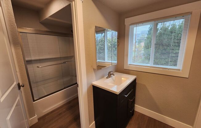 2 beds, 1 bath, $1,850, Unit 845 9th Ave