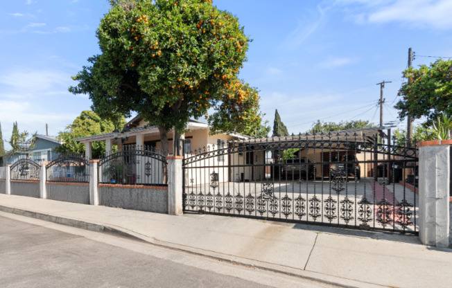 1822 E 70 ST