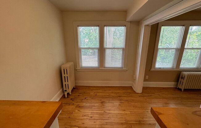 Studio, 1 bath, 450 sqft, $963, Unit 16