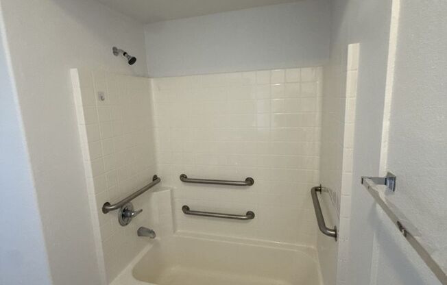 2 beds, 2 baths, $1,450, Unit # 2612