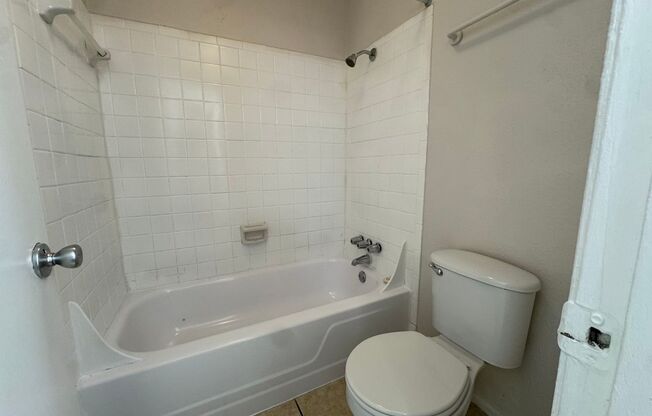 2 beds, 1 bath, 900 sqft, $1,299, Unit LAW7-103