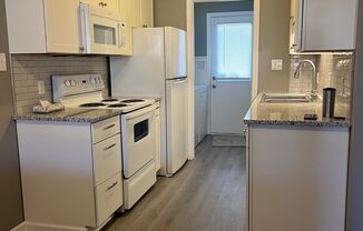 Great rental rate on this completely renovated 1 Bedroom/1 Bath condo!!