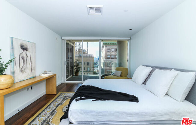 2 beds, 2.5 baths, 1,700 sqft, $5,250, Unit 10N