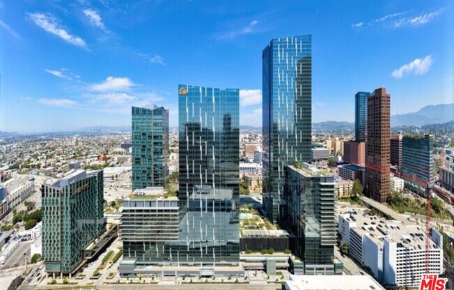 3 beds, 2.5 baths, 1,626 sqft, $5,700, Unit 2910