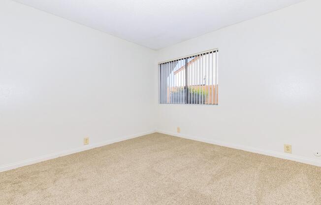 2 beds, 1 bath, 800 sqft, $1,280