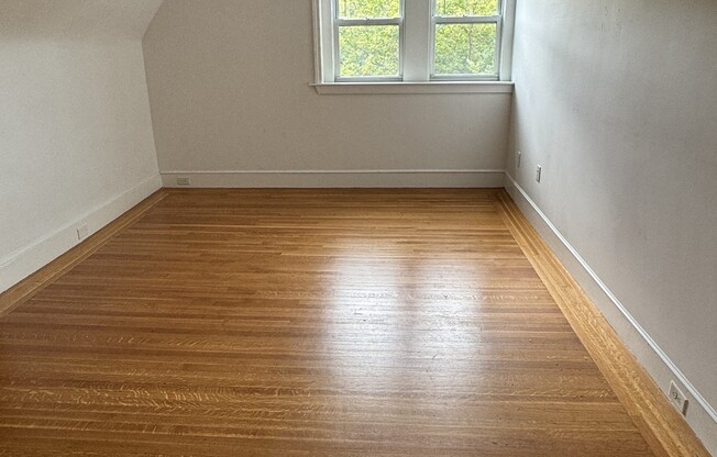 3 beds, 2 baths, 1,600 sqft, $4,200, Unit 3