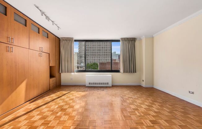 215 W 95 ST