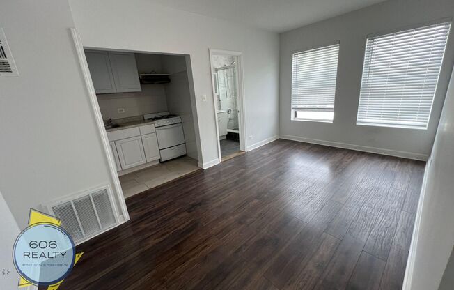Charming Vintage Apartments in the Heart of Irving Park!