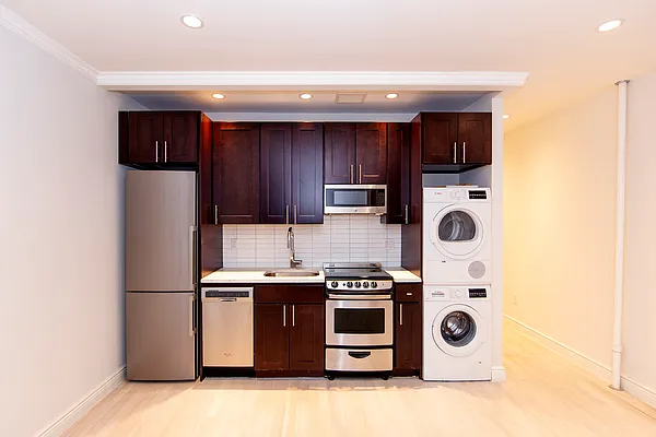 51 W 11 ST