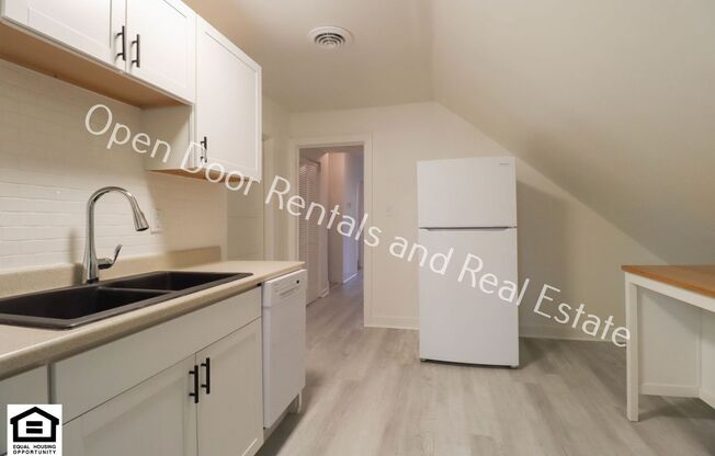 2 beds, 1 bath, 608 sqft, $875, Unit 1315 1/2 Wall St