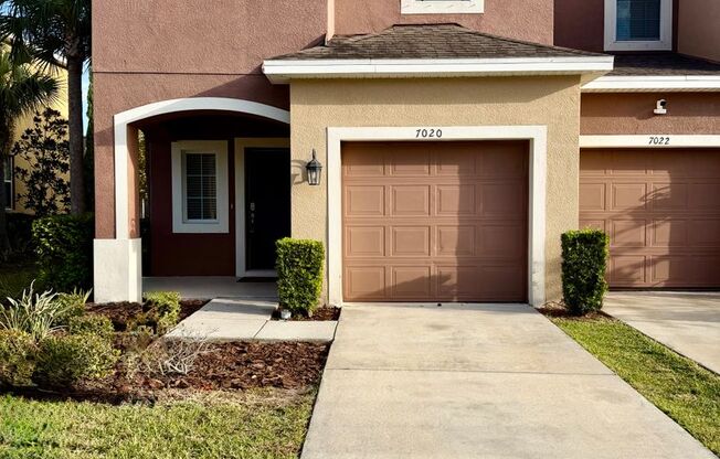 3 BEDROOM 2.5 BATHROOM 1 CAR GARAGE IN PINE RIDGE AT OAK CREEK !!!