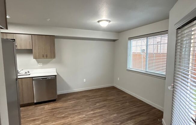 1 bed, 1 bath, $1,385, Unit C103