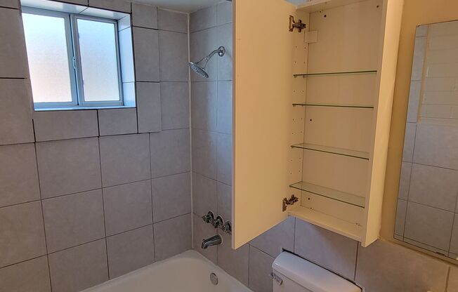 Studio, 1 bath, 400 sqft, $749, Unit 01