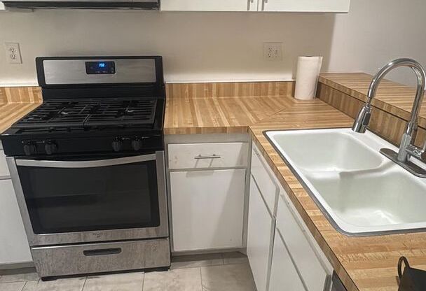 Amazing Deal 1 Bed 1 Bath for Rent Orange Blossom CA 92618