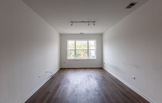 2 beds, 2 baths, $1,499, Unit 2G