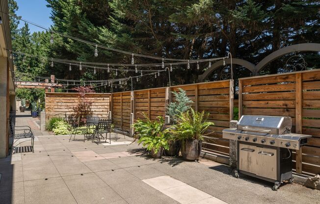 2 beds, 1 bath, 950 sqft, $1,799, Unit 109