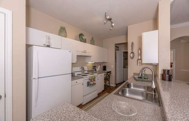 Harbor Cove Apartments Kitchen