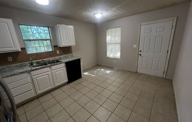 2 Bedroom/2 Bath Duplex Perfect for Roommates