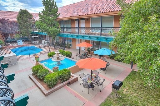 2 beds, 1 bath, 810 sqft, $1,105, Unit 20-C