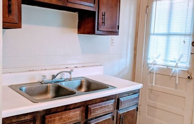 1 bed, 1 bath, $1,195, Unit Apt. A