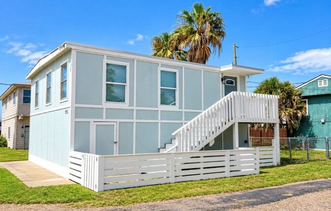 Adorable 2/1 Home in Surfside !!