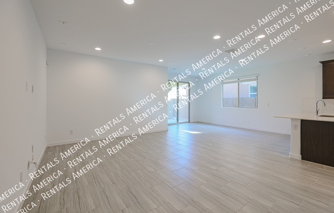 9002 W RANCHO DR