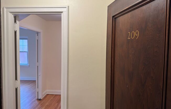 Studio, 1 bath, 301 sqft, $1,425, Unit Wellington 209