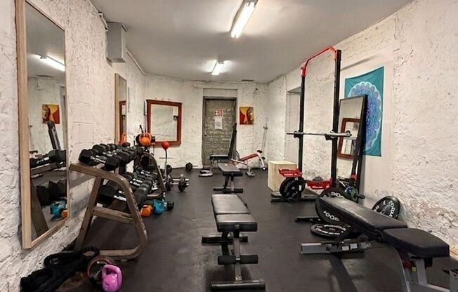 305 W 150 ST